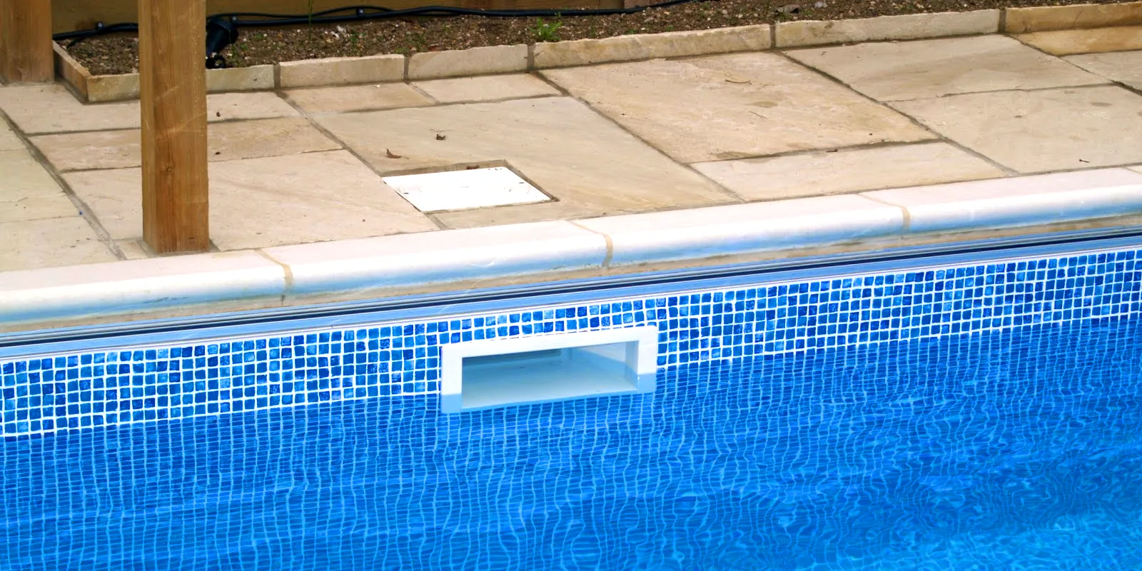 7 Dicas para Cuidar da sua Piscina no Inverno - Mantenha sua piscina limpa e protegida durante o inverno para o próximo dia de uso